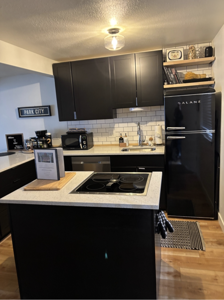 470 Woodside Ave #5 - Photo 5 of 17