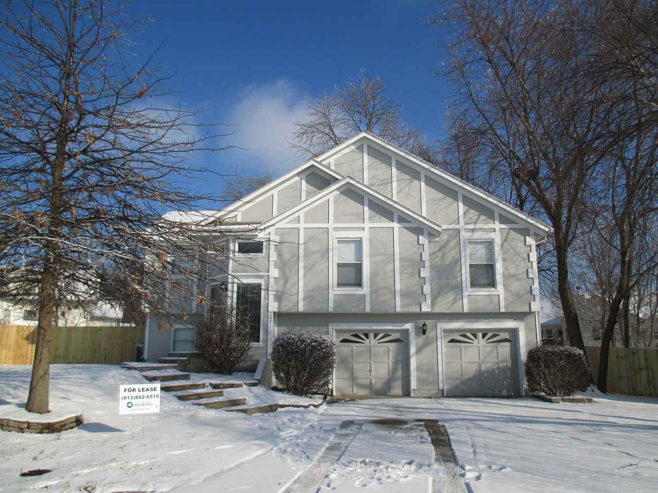 701 York Dr - Photo 2 of 23