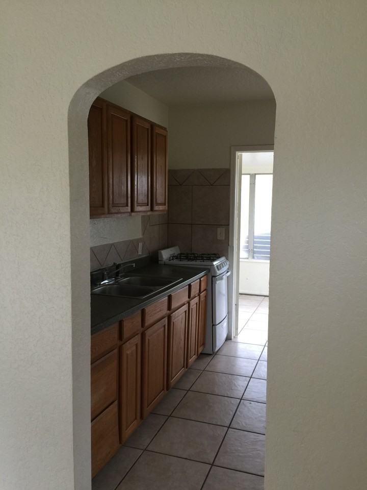 331 N H St - Photo 2 of 14