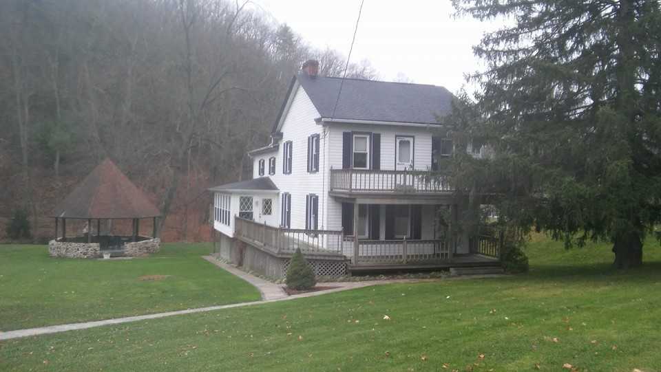 8325 Spring Rd - Photo 2 of 4