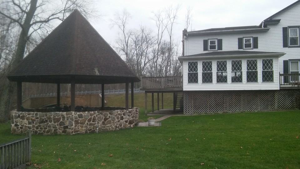 8325 Spring Rd - Photo 3 of 4