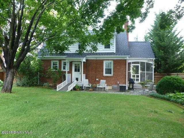 306 5th St - Photo 2 of 20