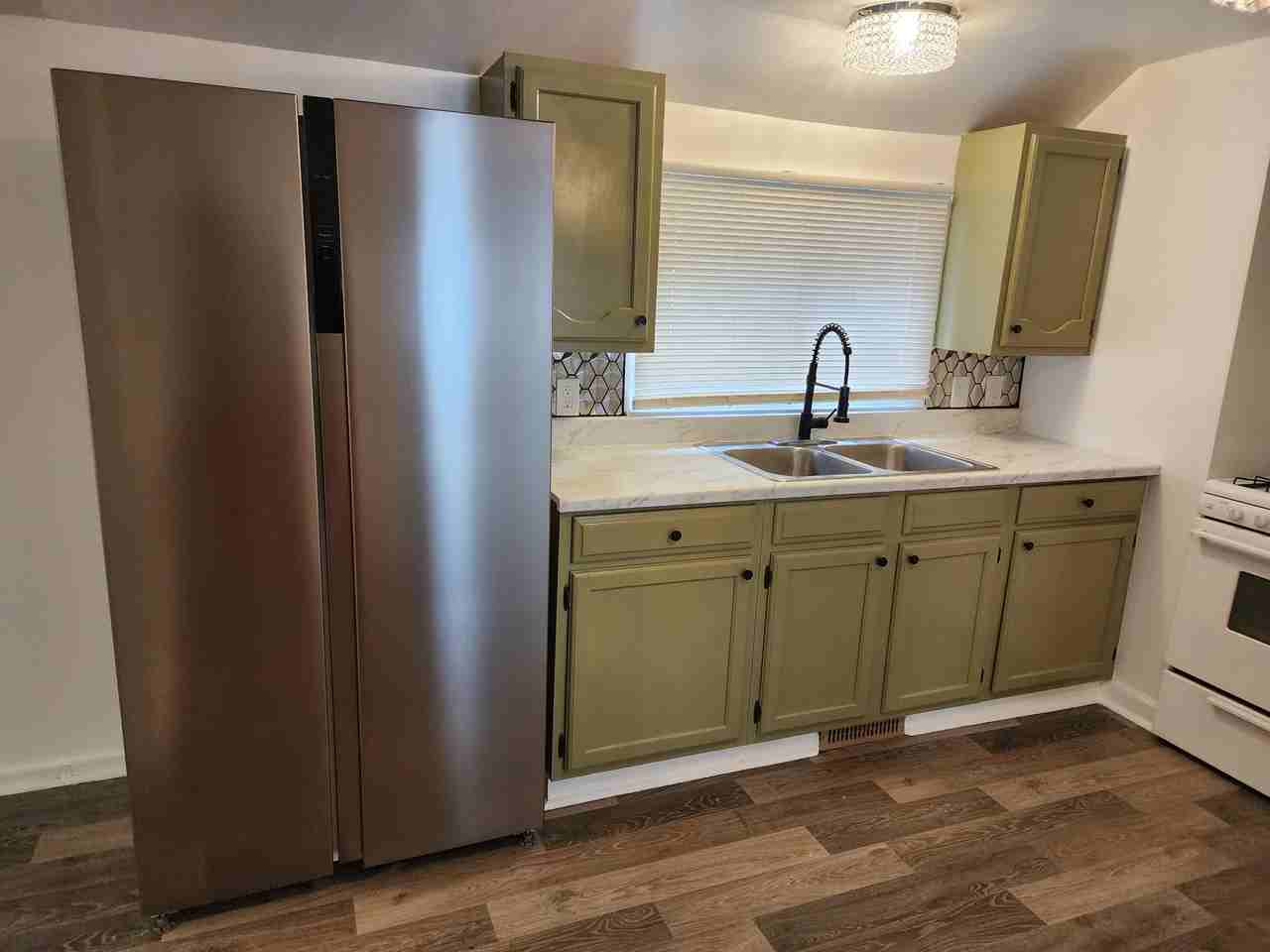 1709 Adelaide St #NA - Photo 3 of 24