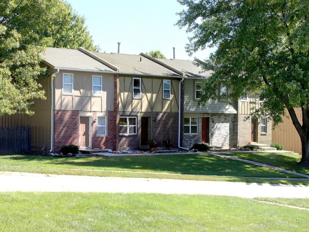 3827 NE Colonial Dr - Photo 2 of 7