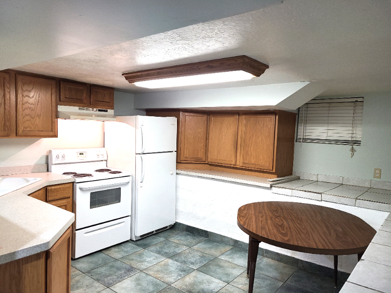 621 E Bryan Ave - Photo 6 of 11