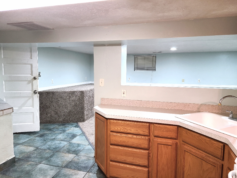 621 E Bryan Ave - Photo 7 of 11