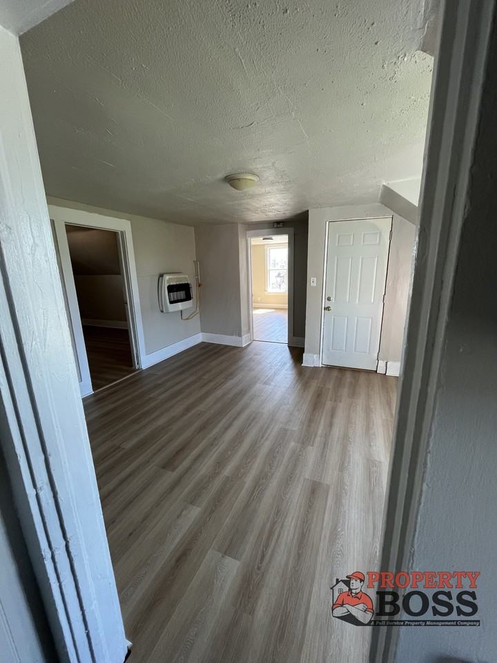 314 East 10th St. Upper/ unit 1/2 - Photo 3 of 13