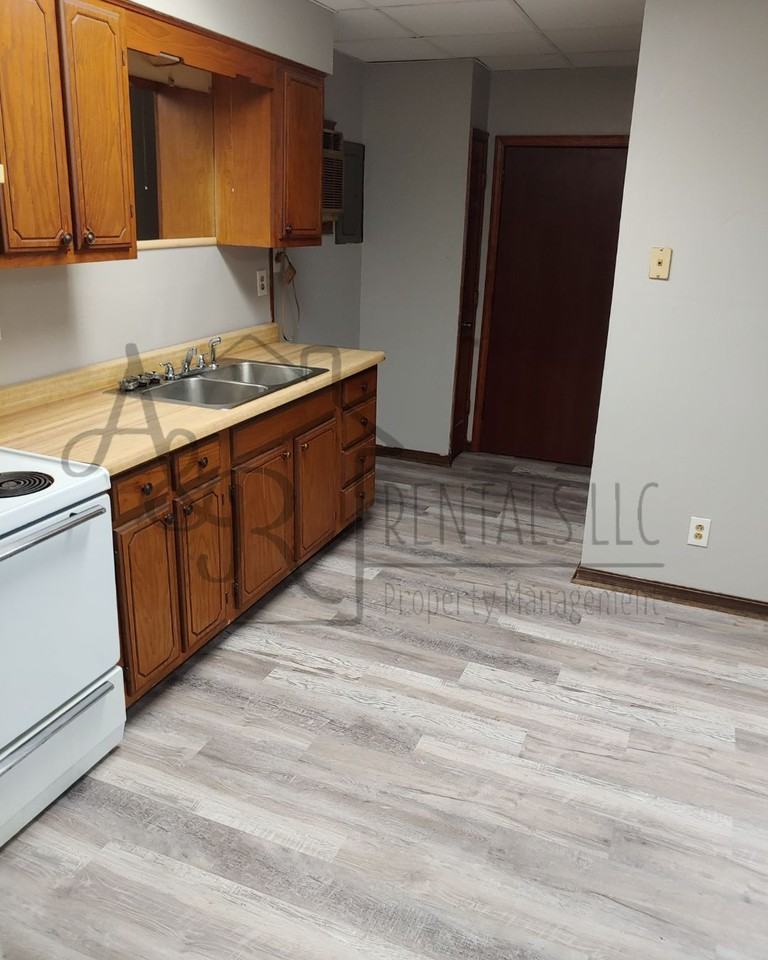 308 E 7th - Photo 2 of 13