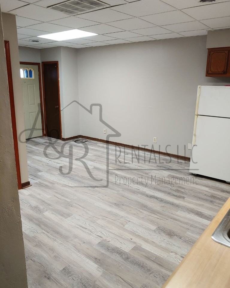 308 E 7th - Photo 3 of 13