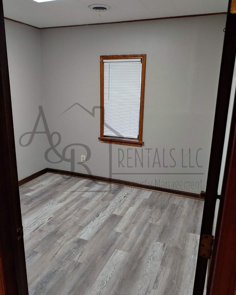 308 E 7th - Photo 5 of 13