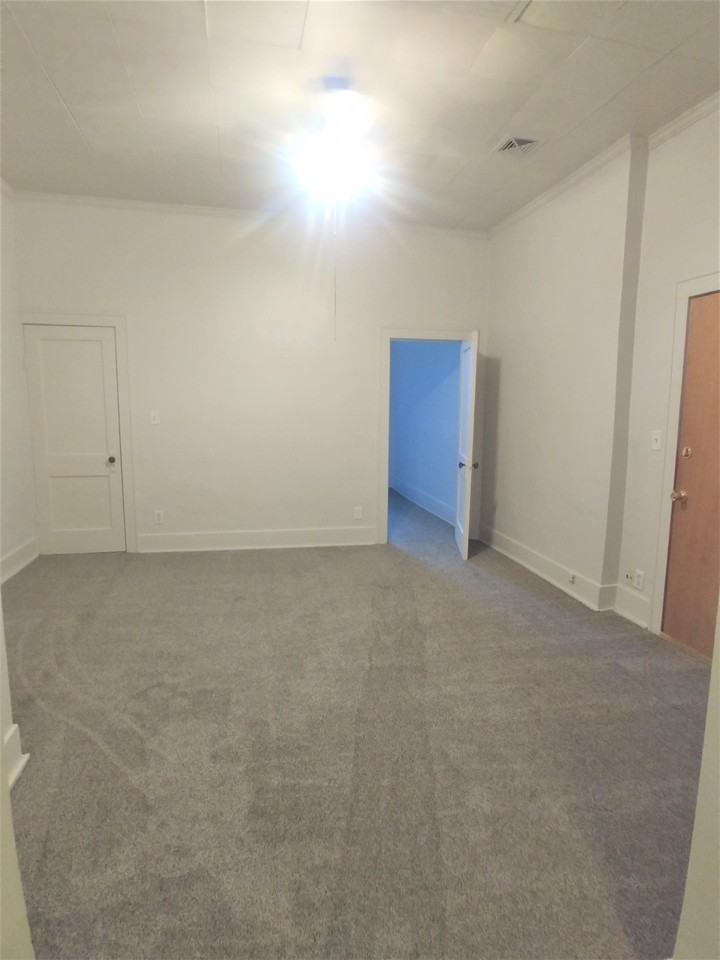 135 / 5,7,9 N Main St - Photo 3 of 6