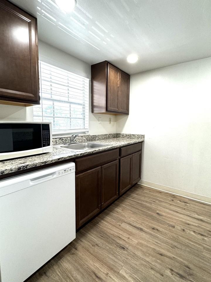 400 North Hawley Street - Photo 3 of 11