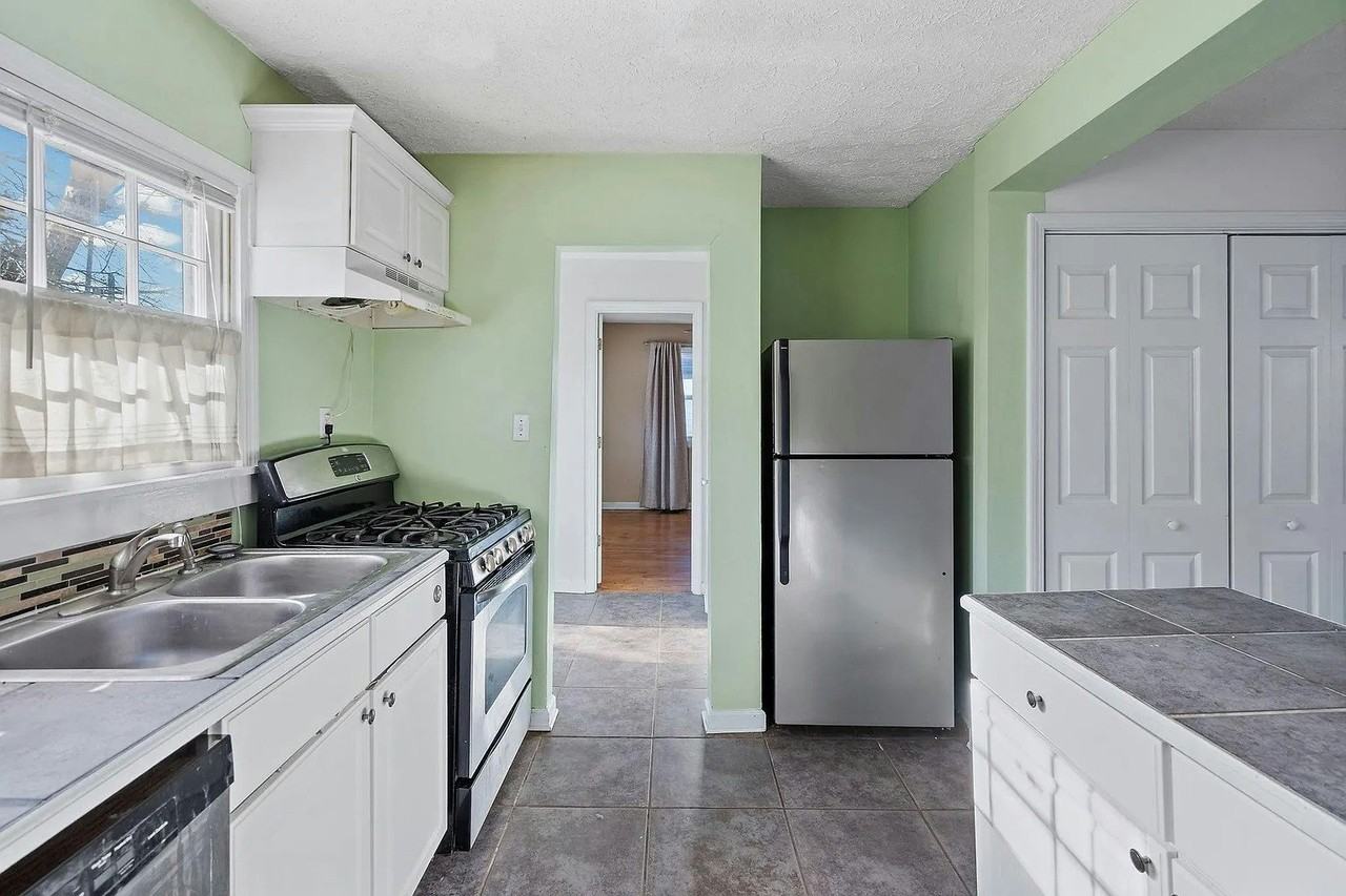 3723 Elkins Ave - Photo 3 of 21