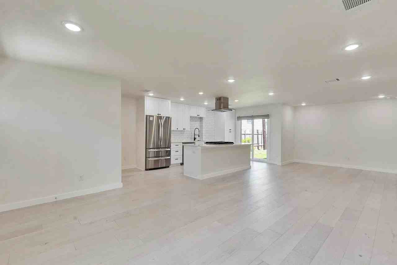 8503 Kromer St - Photo 2 of 30