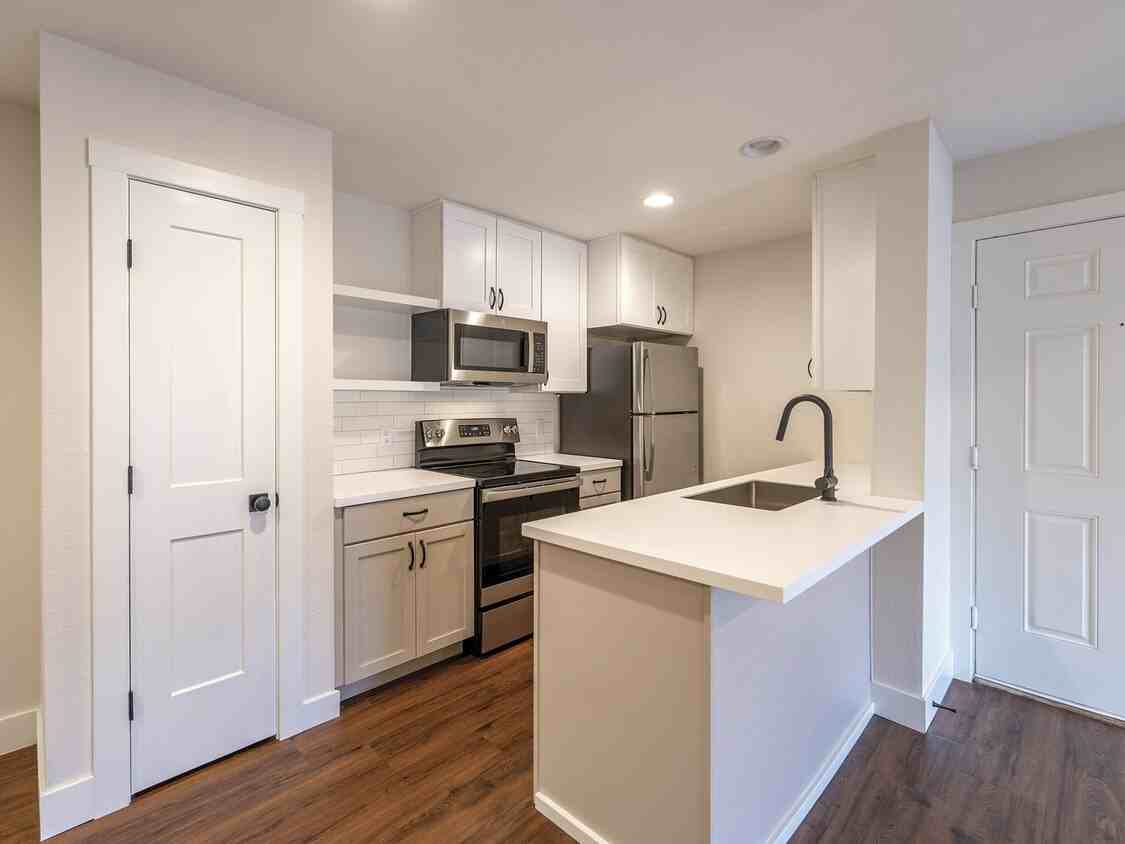 Highland Park Apartments - Photo 5 of 35