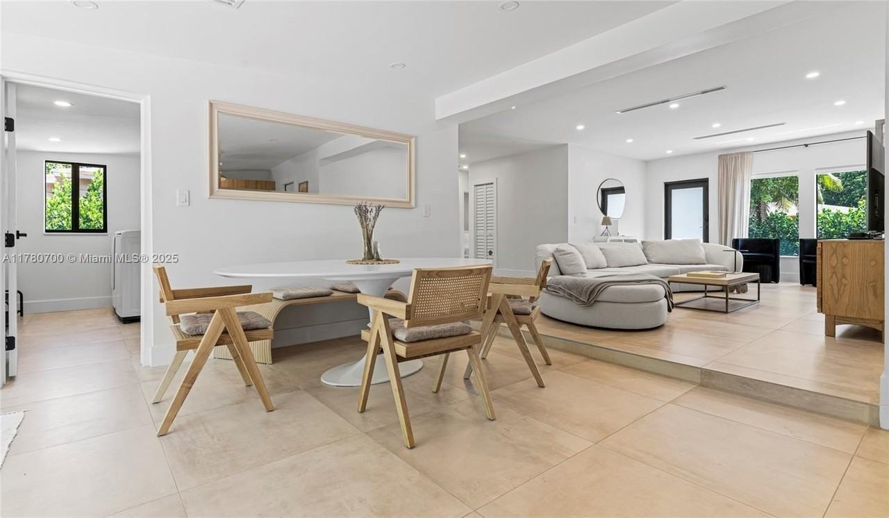 281 Ne 48th Ter - Photo 6 of 36