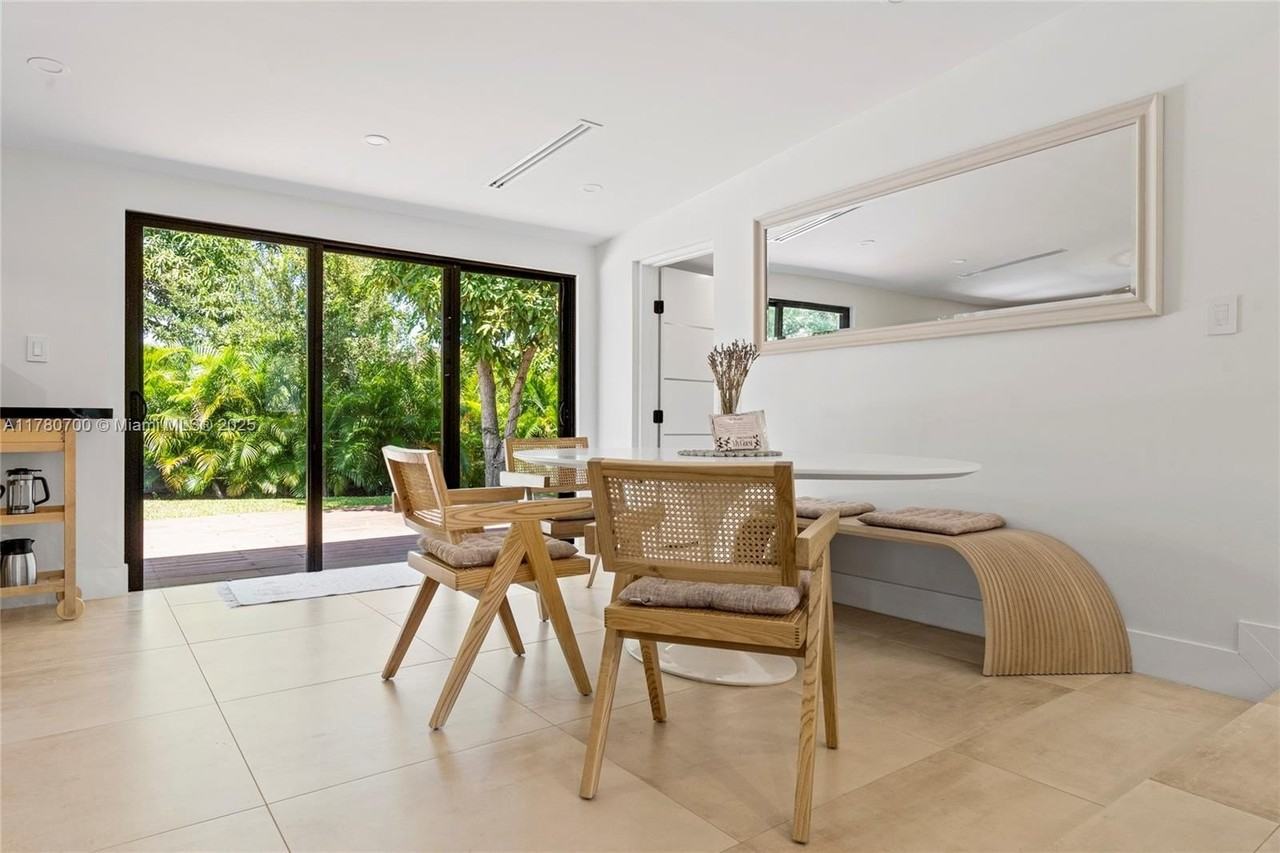 281 Ne 48th Ter - Photo 7 of 36