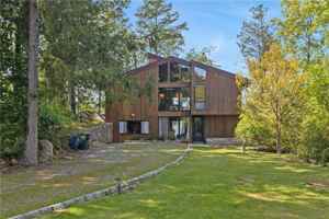 featured image of 7 Wildwood Ln