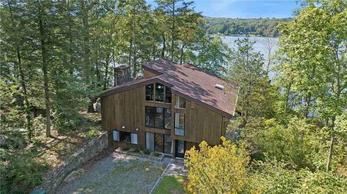 7 Wildwood Ln - Photo 2 of 36