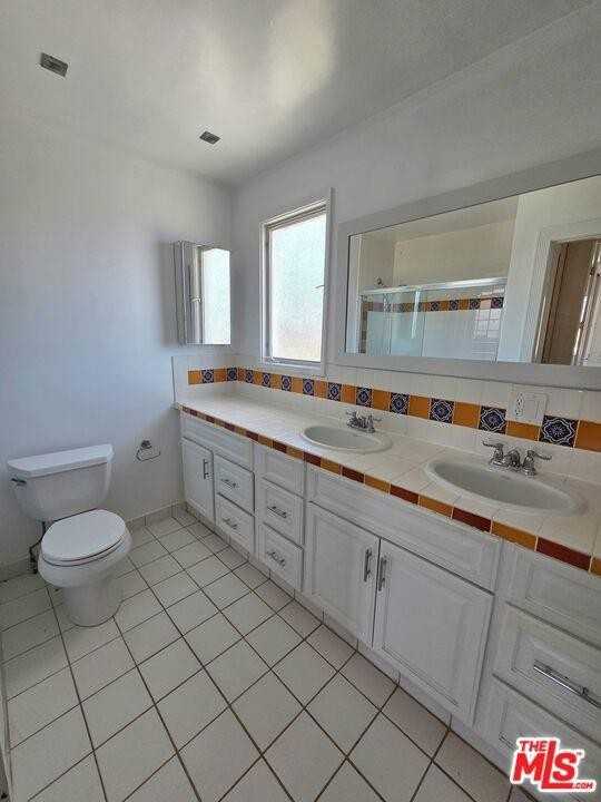 136 San Vicente Blvd #136D - Photo 3 of 8