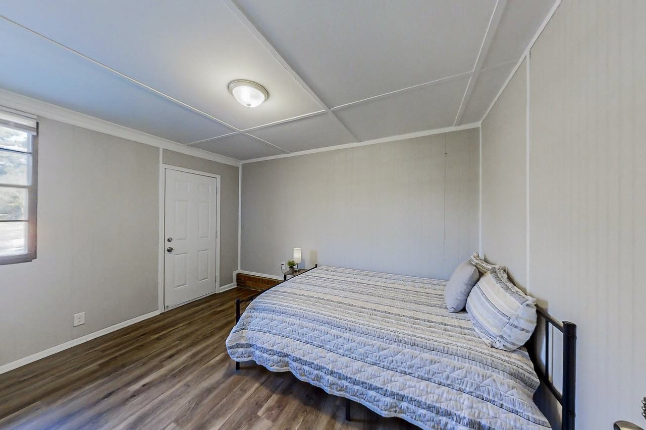 Ashmore Dr - Photo 7 of 8