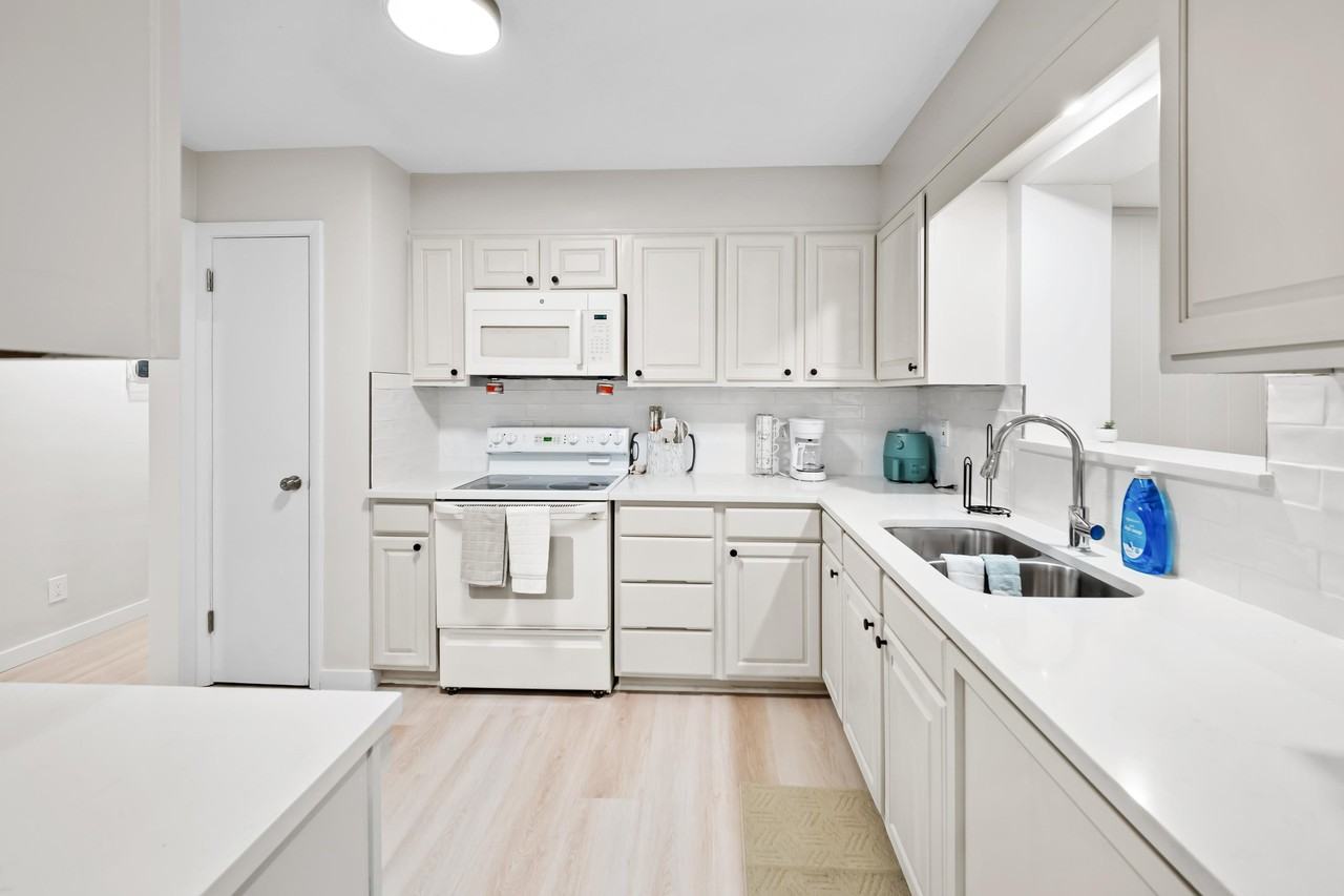 Rogero Rd - Photo 4 of 12