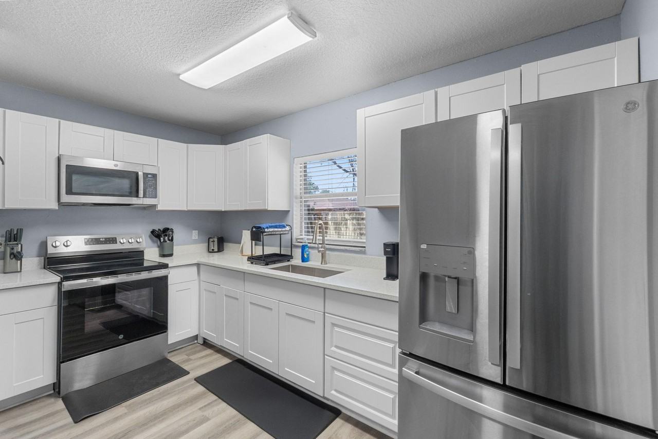 N 49th St - Photo 3 of 9