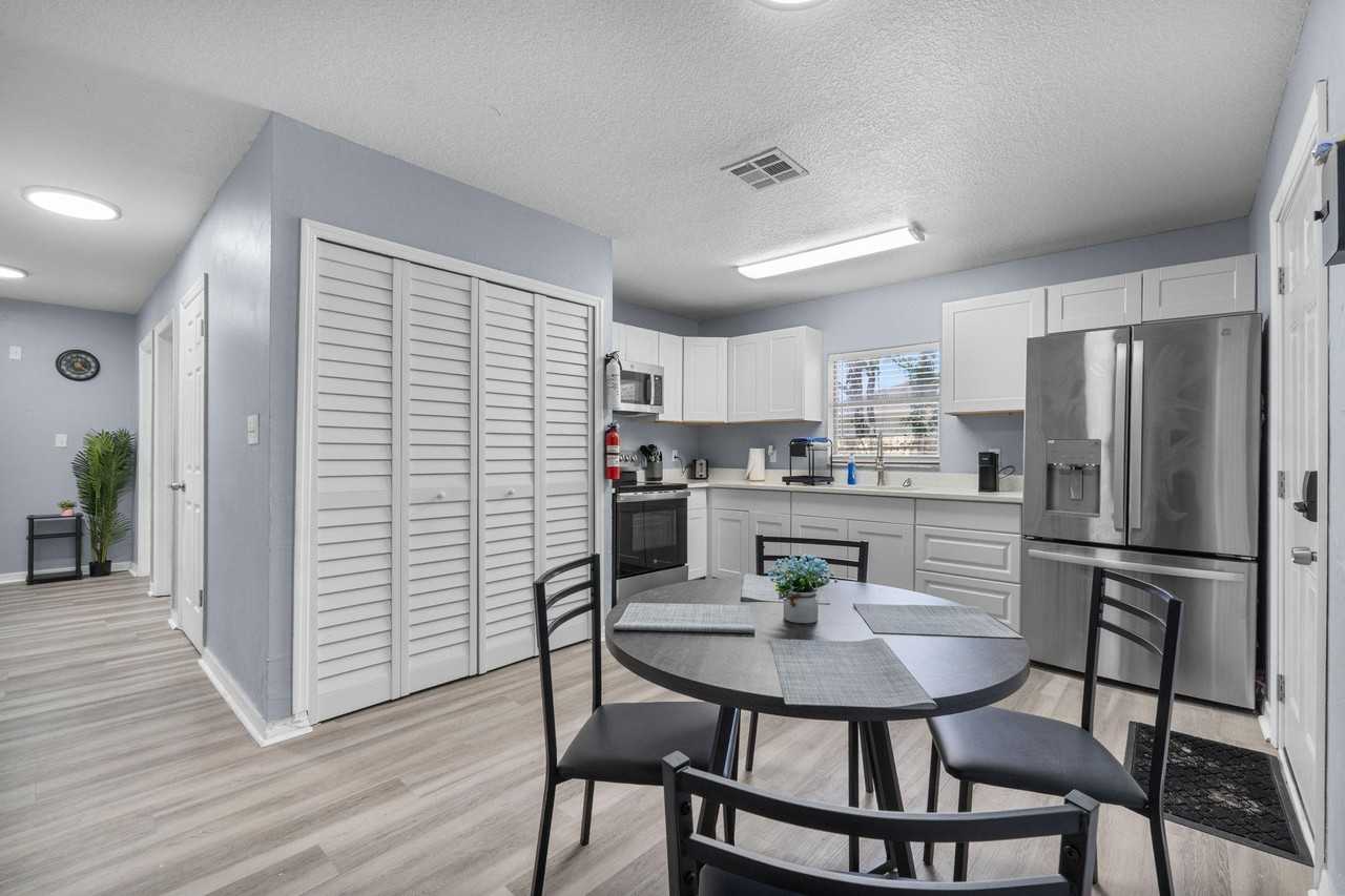 N 49th St - Photo 5 of 9