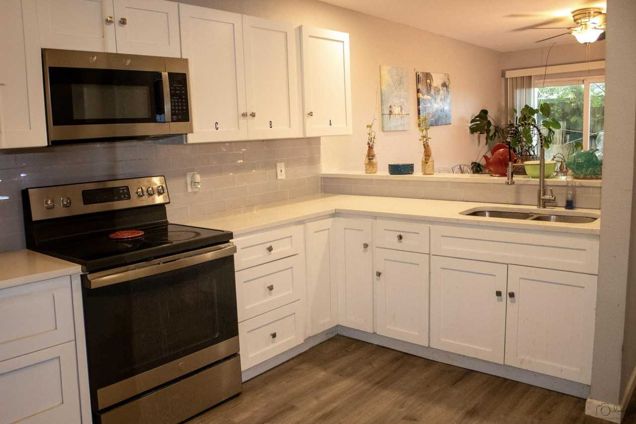 Las Brisas St - Photo 4 of 9