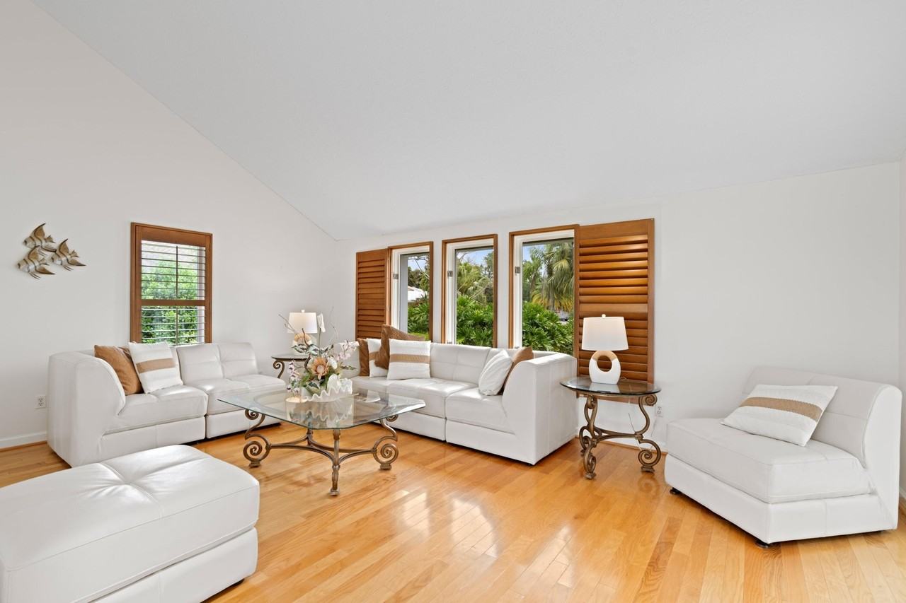 2626 Southeast Erickson Drive - Photo 5 of 48