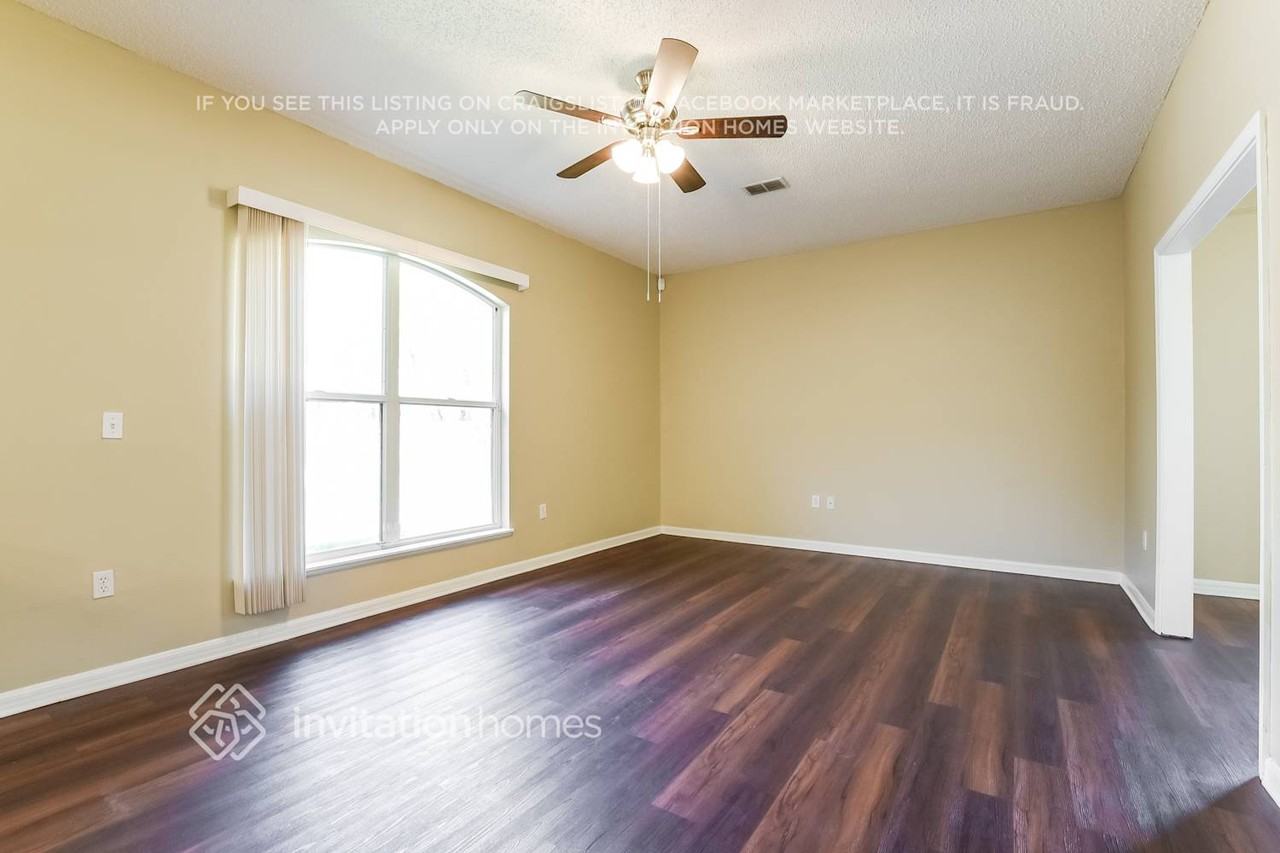 371 Pebble Ct - Photo 4 of 6