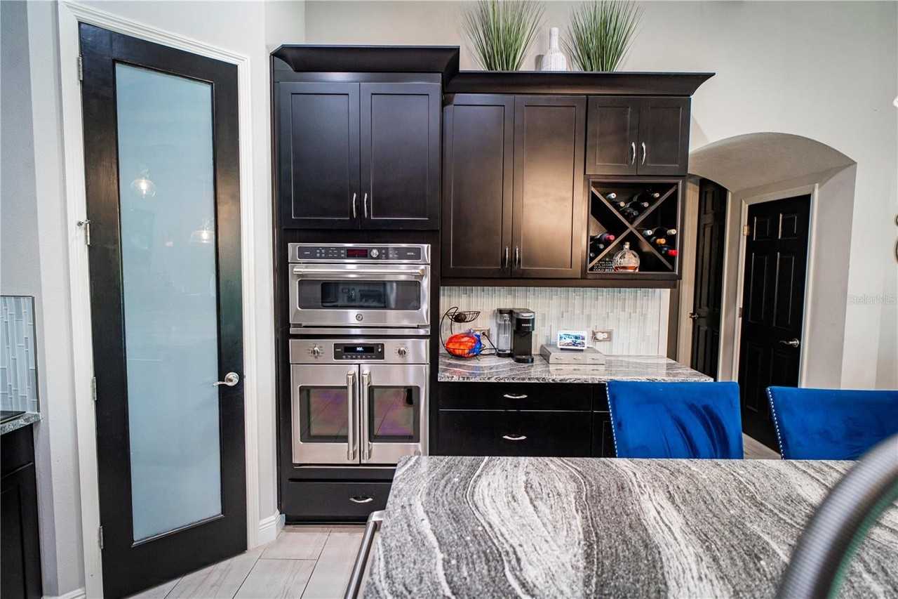 8789 Emeraldwood Way - Photo 5 of 35