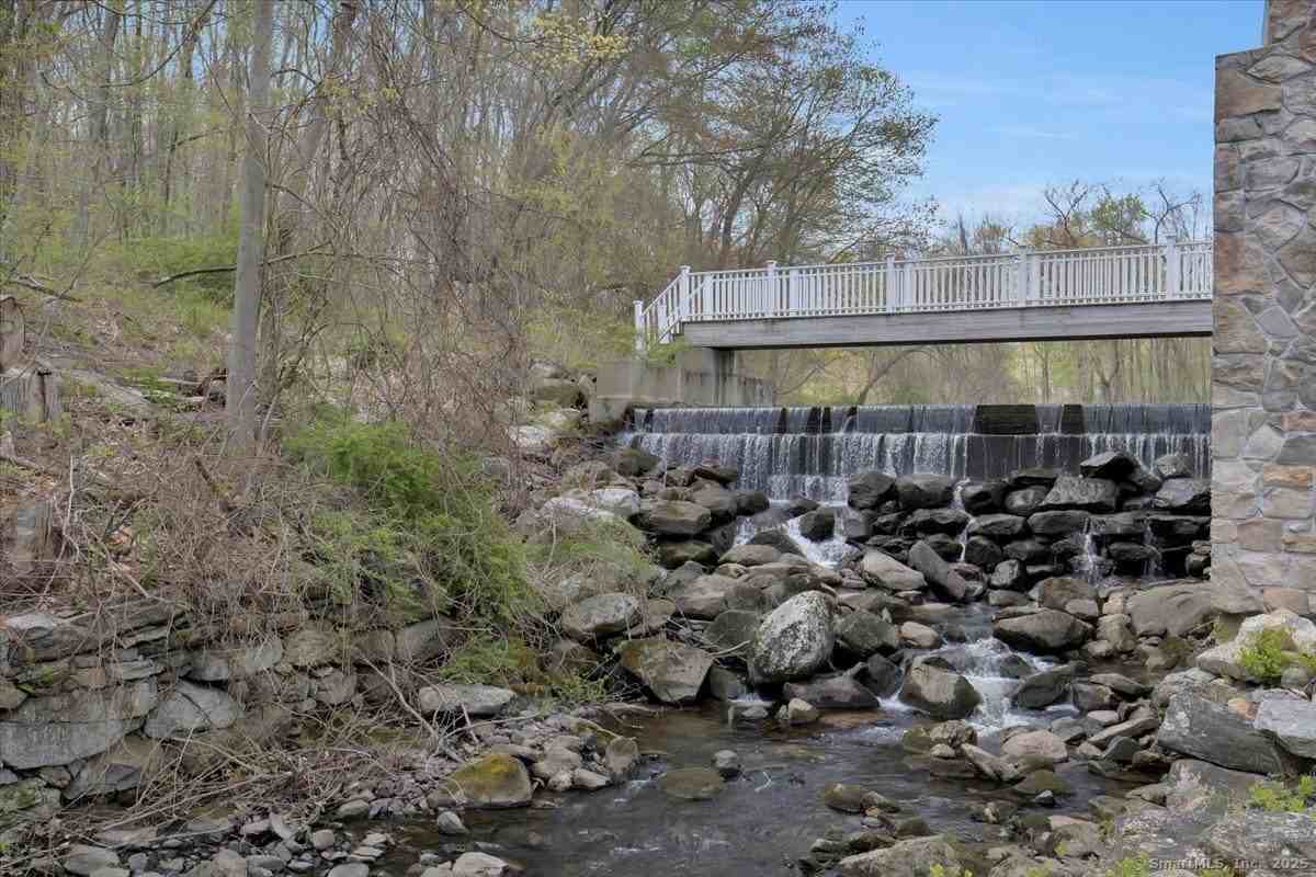 28 Armstrong Rd Apt C18 - Photo 2 of 26