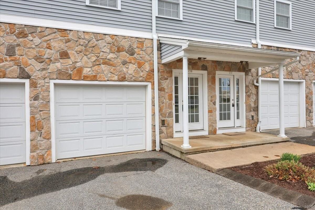 28 Armstrong Rd Apt C18 - Photo 3 of 26