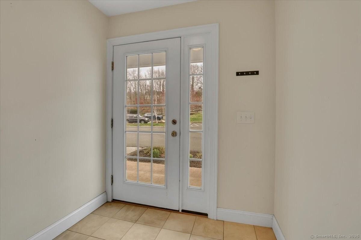 28 Armstrong Rd Apt C18 - Photo 5 of 26