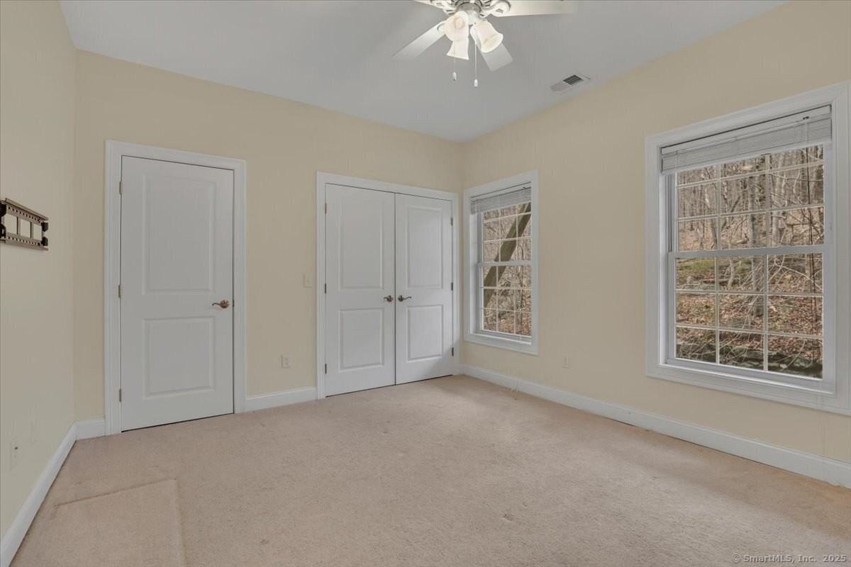 28 Armstrong Rd Apt C18 - Photo 6 of 26