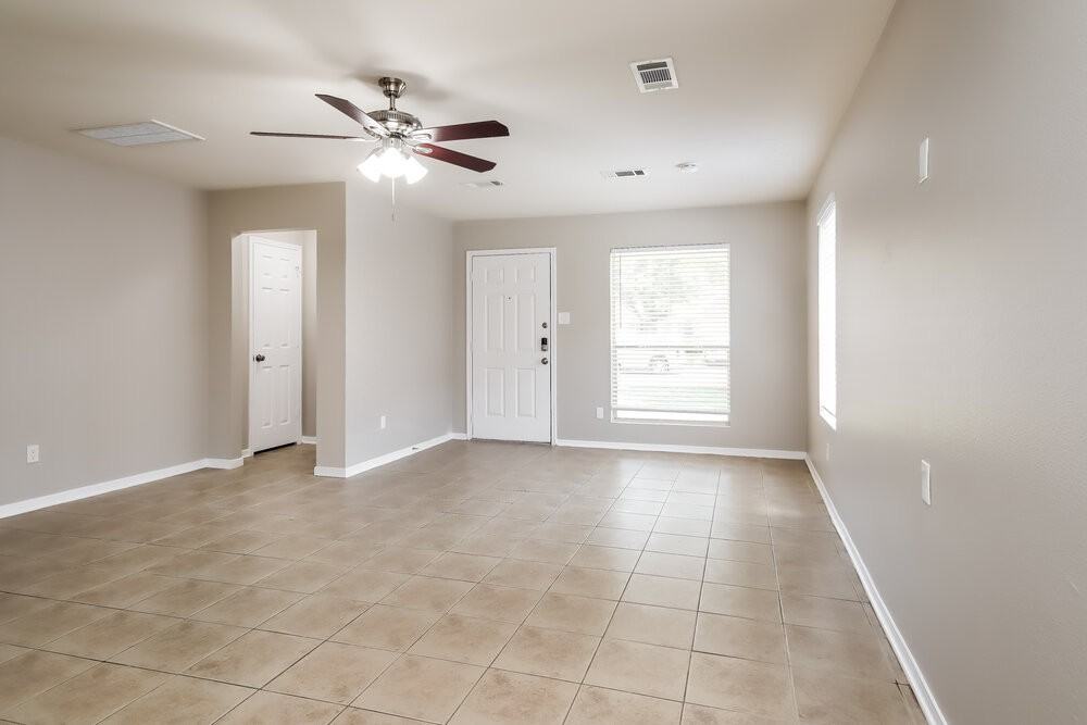 1826 Live Oak Hill St - Photo 5 of 17