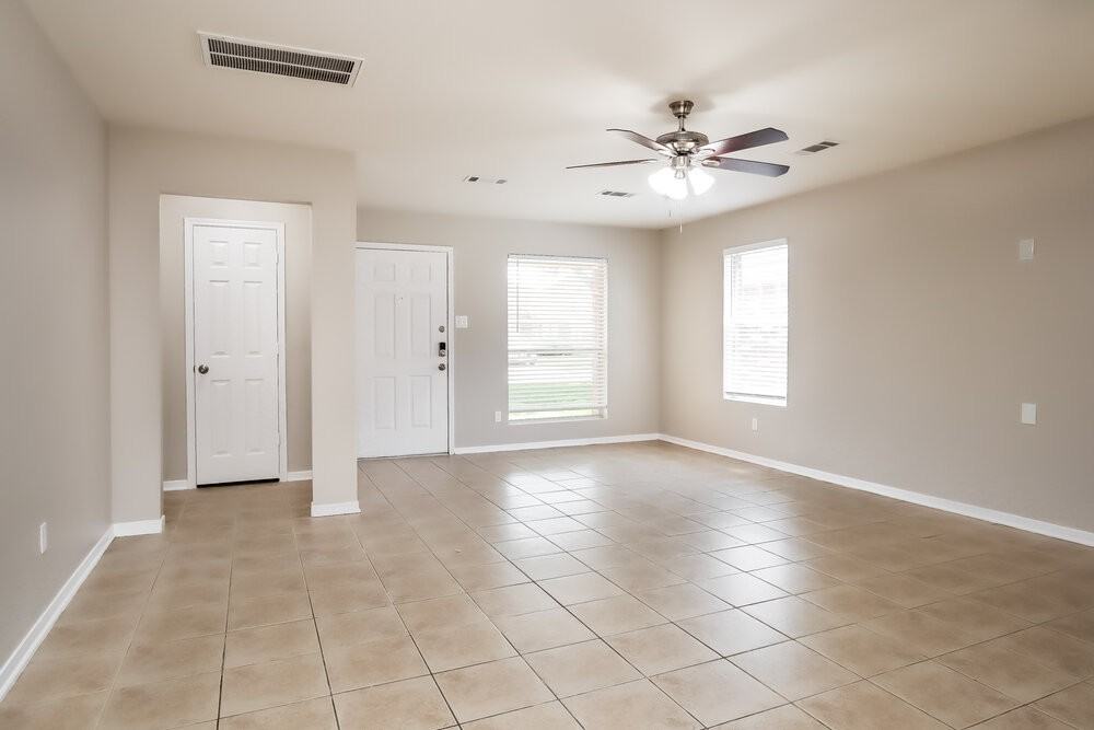 1826 Live Oak Hill St - Photo 6 of 17
