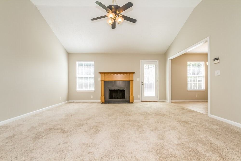 1445 Saint Andrews Dr - Photo 2 of 15