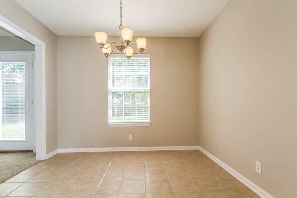 1445 Saint Andrews Dr - Photo 3 of 15