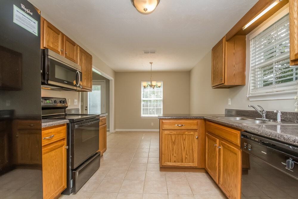 1445 Saint Andrews Dr - Photo 4 of 15