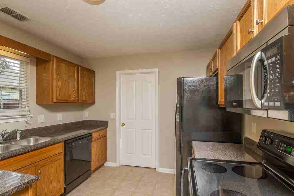 1445 Saint Andrews Dr - Photo 6 of 15