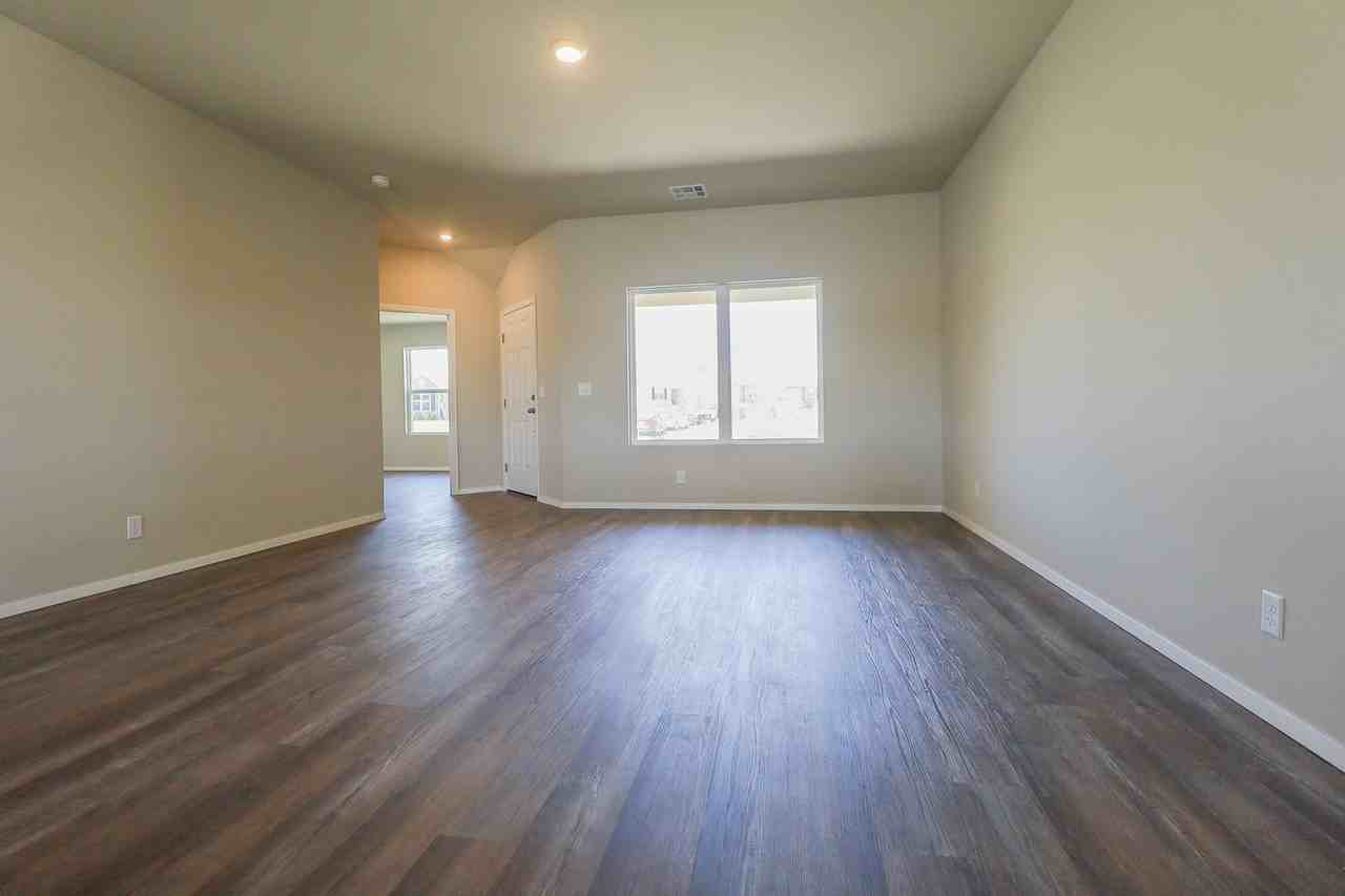 1407 E Honolulu Pl - Photo 4 of 28