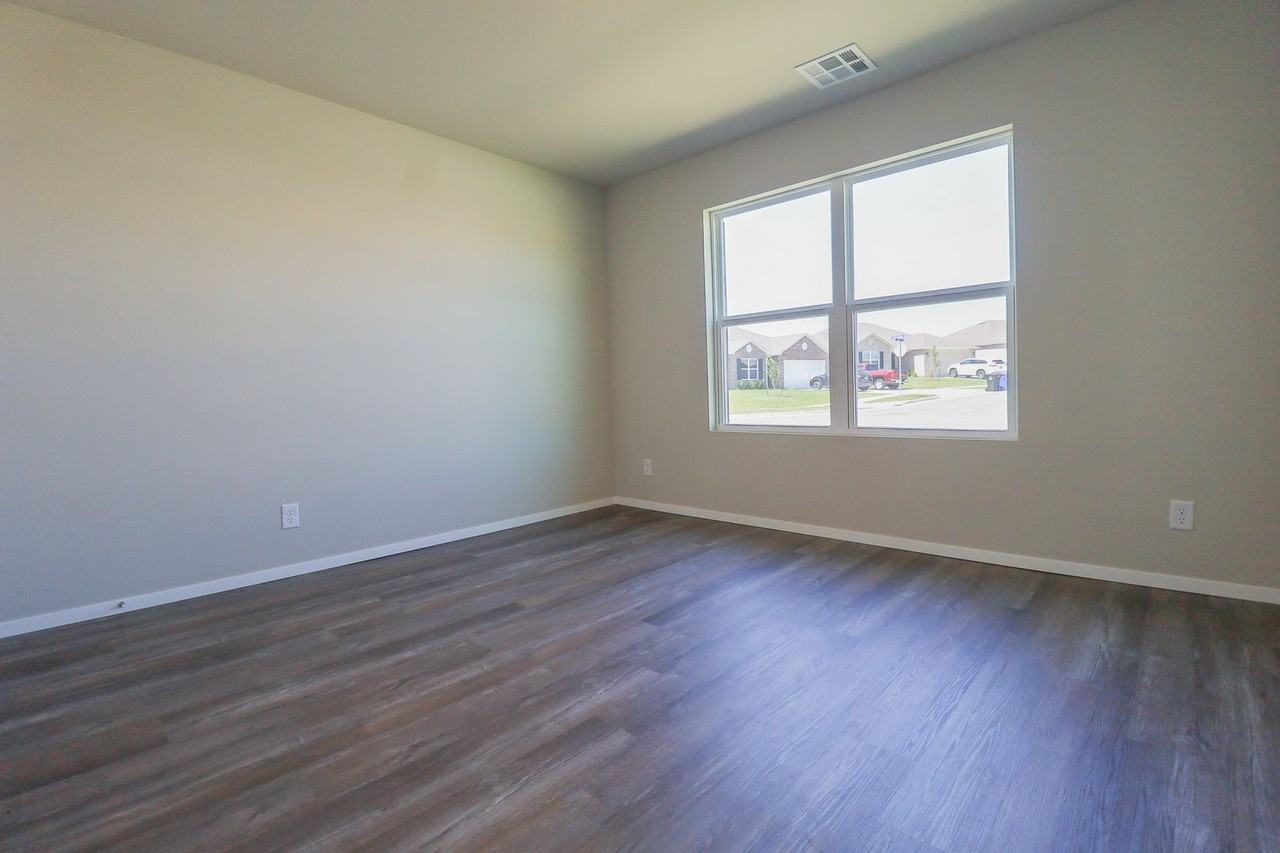 1407 E Honolulu Pl - Photo 5 of 28