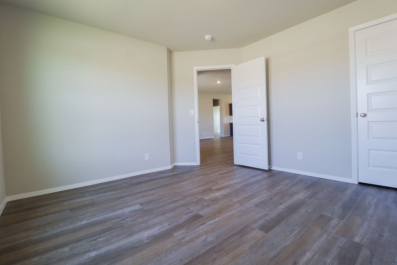 1407 E Honolulu Pl - Photo 6 of 28