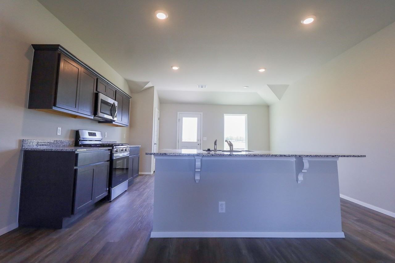 1407 E Honolulu Pl - Photo 7 of 28