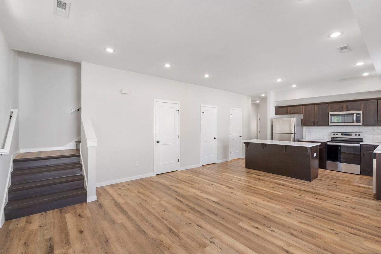 1041 E Delmar St - Photo 4 of 36