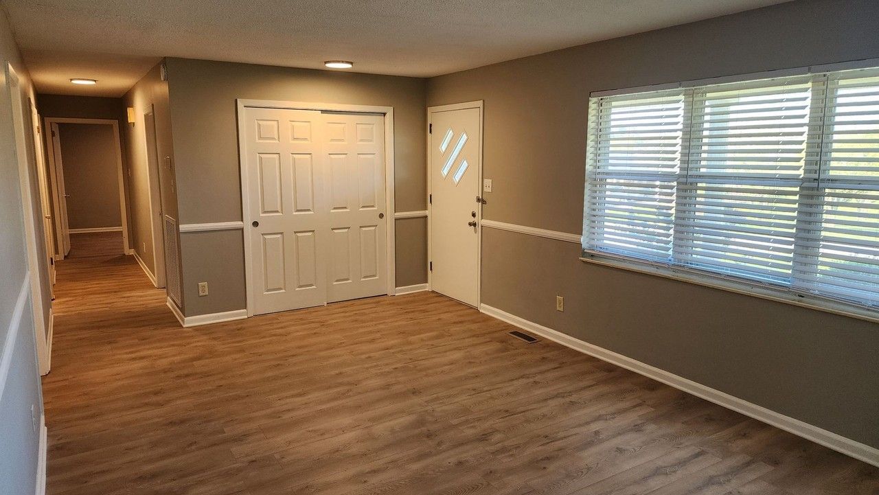 2767 Robin Cir - Photo 2 of 21