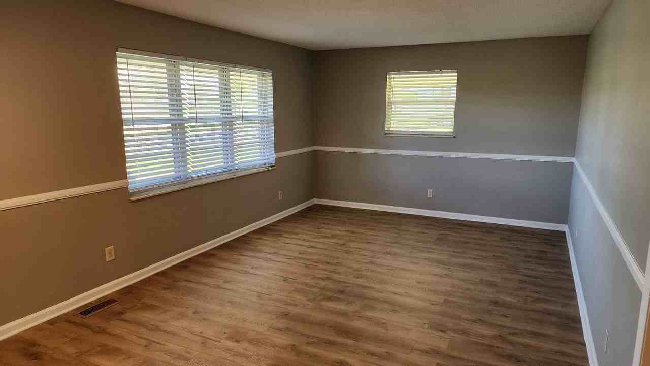 2767 Robin Cir - Photo 3 of 21