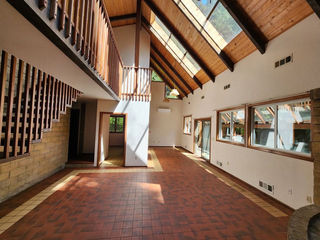 823 Patricks Point Dr - Photo 3 of 18